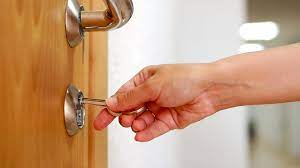 Ways in which you can check the credentials of a locksmith